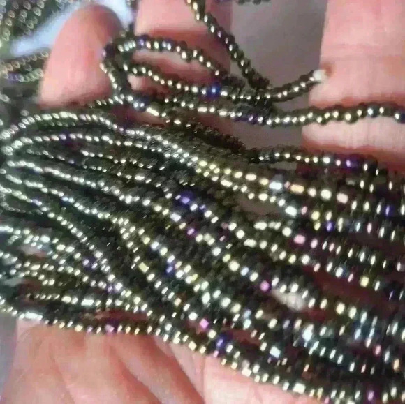 Beaded  necklace - Picture 3 of 6